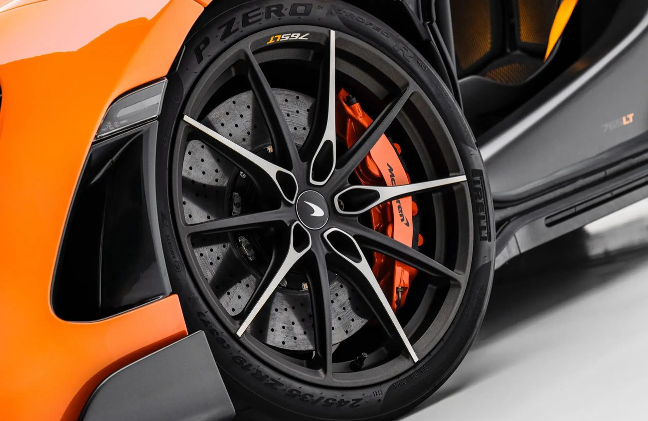 مكلارين 765LT 4.0L twin-turbocharged 8 Cylinder Engine