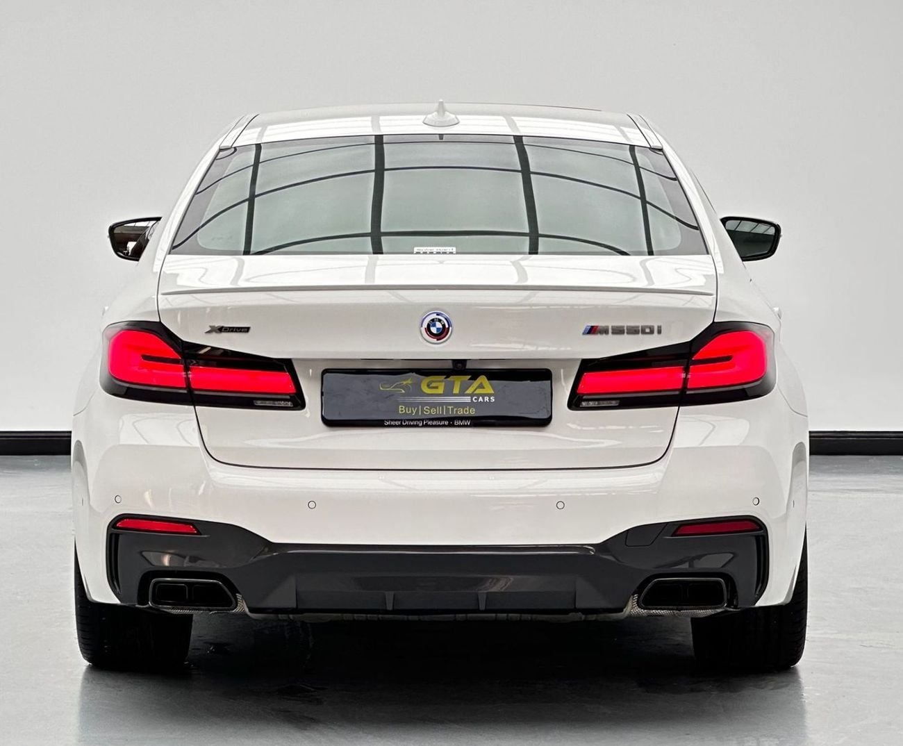 بي أم دبليو M550i 2023 BMW 550i xDrive, 4.4L Bi-Turbo V8 AWD, 530bhp 750Nm Torque, 8-Speed Auto-Gearbox.