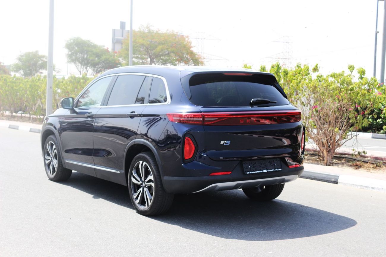 سكاي ول ET5 BRAND NEW SKYWELL ET5 FULL ELCTRIC GULF SPACE 2023 WITH 5 YEARS WARRATY