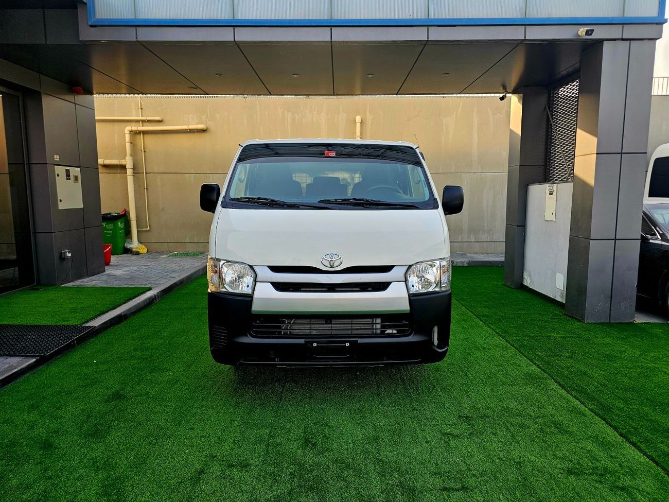 تويوتا هاياس CARGO / GCC / PETROL / MANUAL / STANDARD ROOF/ LOT#124282