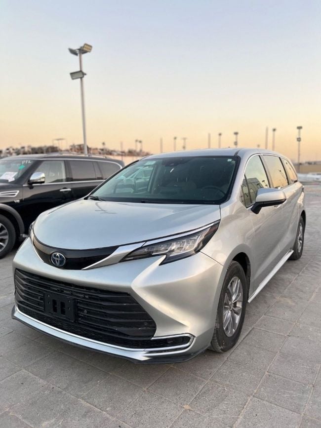 Toyota Sienna XLE (NON GCC) — фото 1
