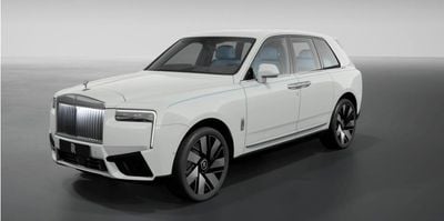 Rolls Royce Cullinan STD In LHD