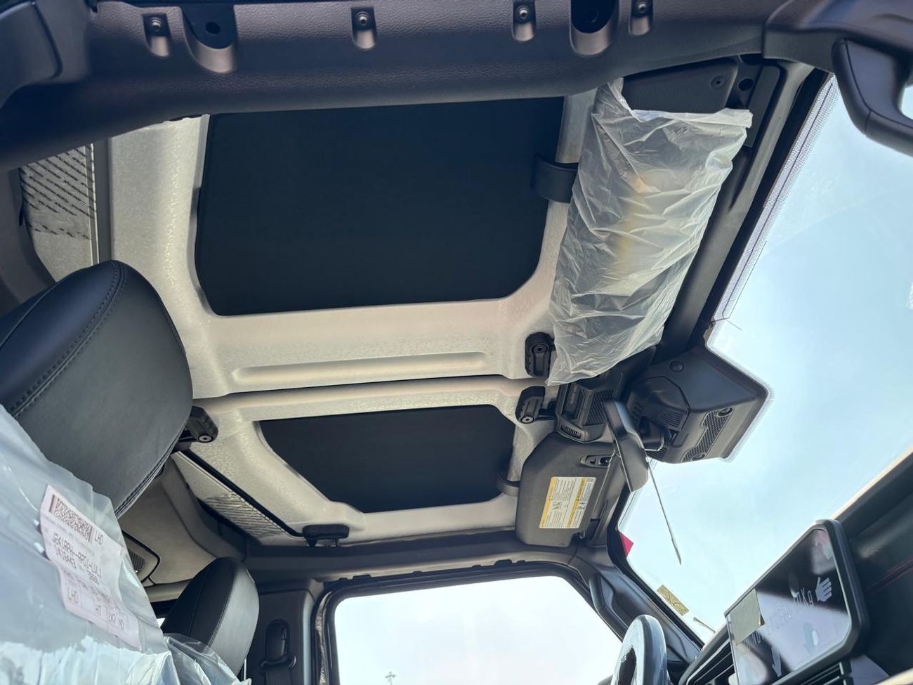 جيب رانجلر RUBICON 2.0L PETROL AUTOMATIC TRANSMISSION ( ONLY FOR RE-EXPORT OUTSIDE GCC COUNTRIES)