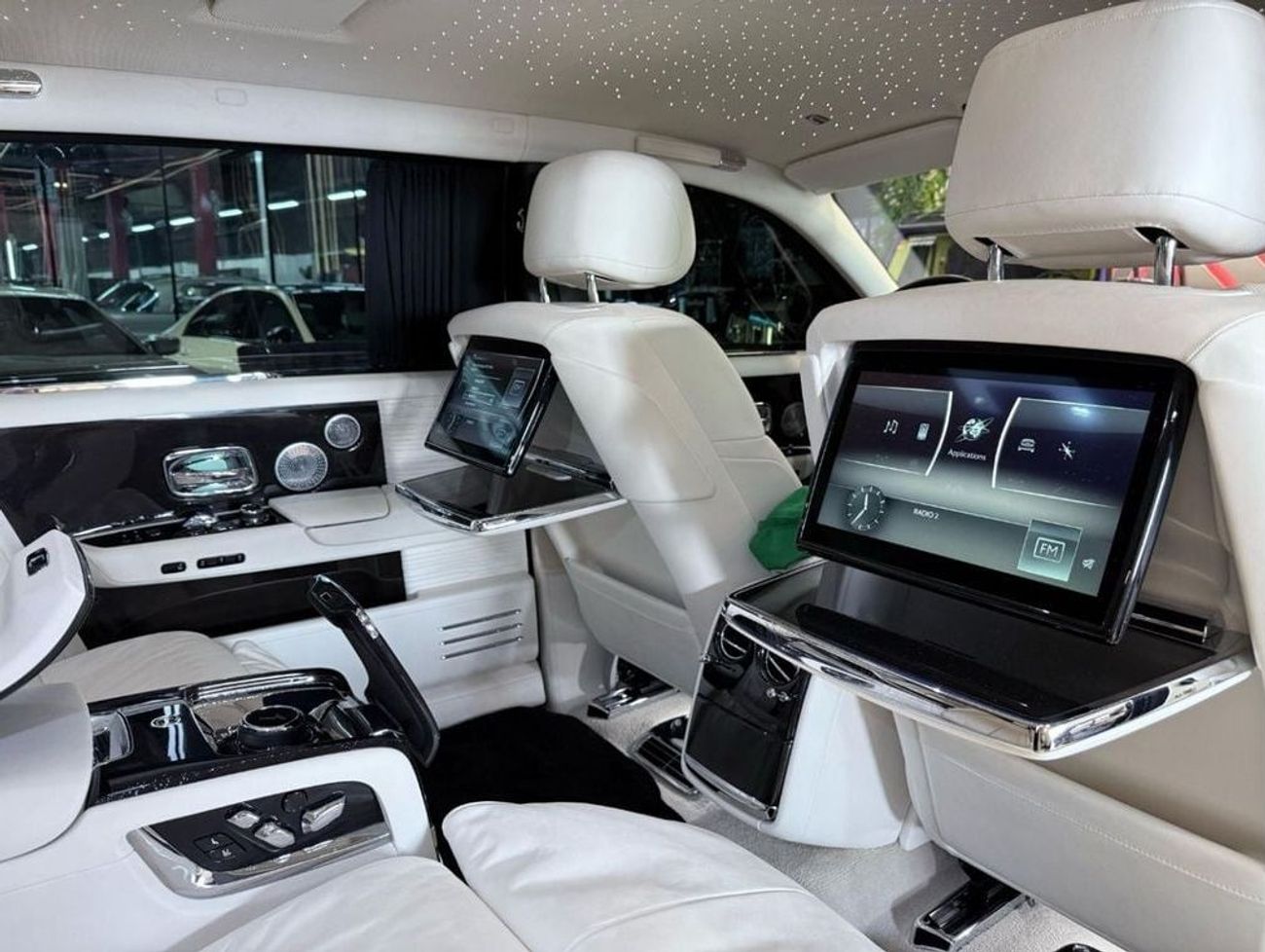 رولز رويس فانتوم EWB 6.8L 2022 Rolls-Royce Phantom EWB-Mint Condition-Warranty and Service contracts available