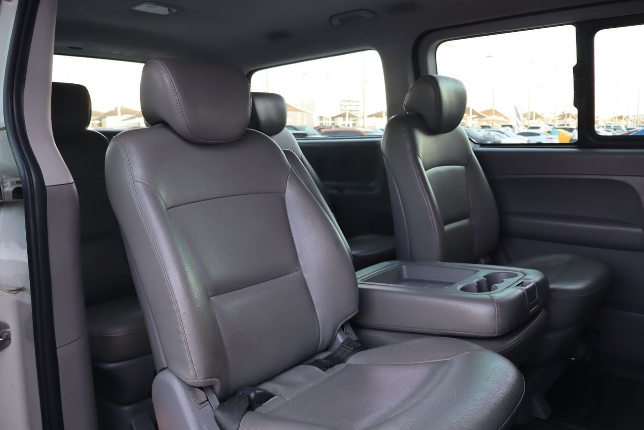 هيونداي H1 ستاريكس Hyundai H1 12-Seater Passenger Van 2016