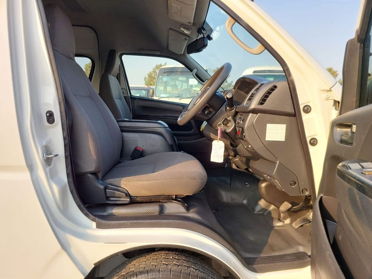 Toyota Hiace TOYOTA HIACE COMMUTER VAN RHD 2018 MODEL 3.0 L DIESEL AUTOMATIC(PM35933)