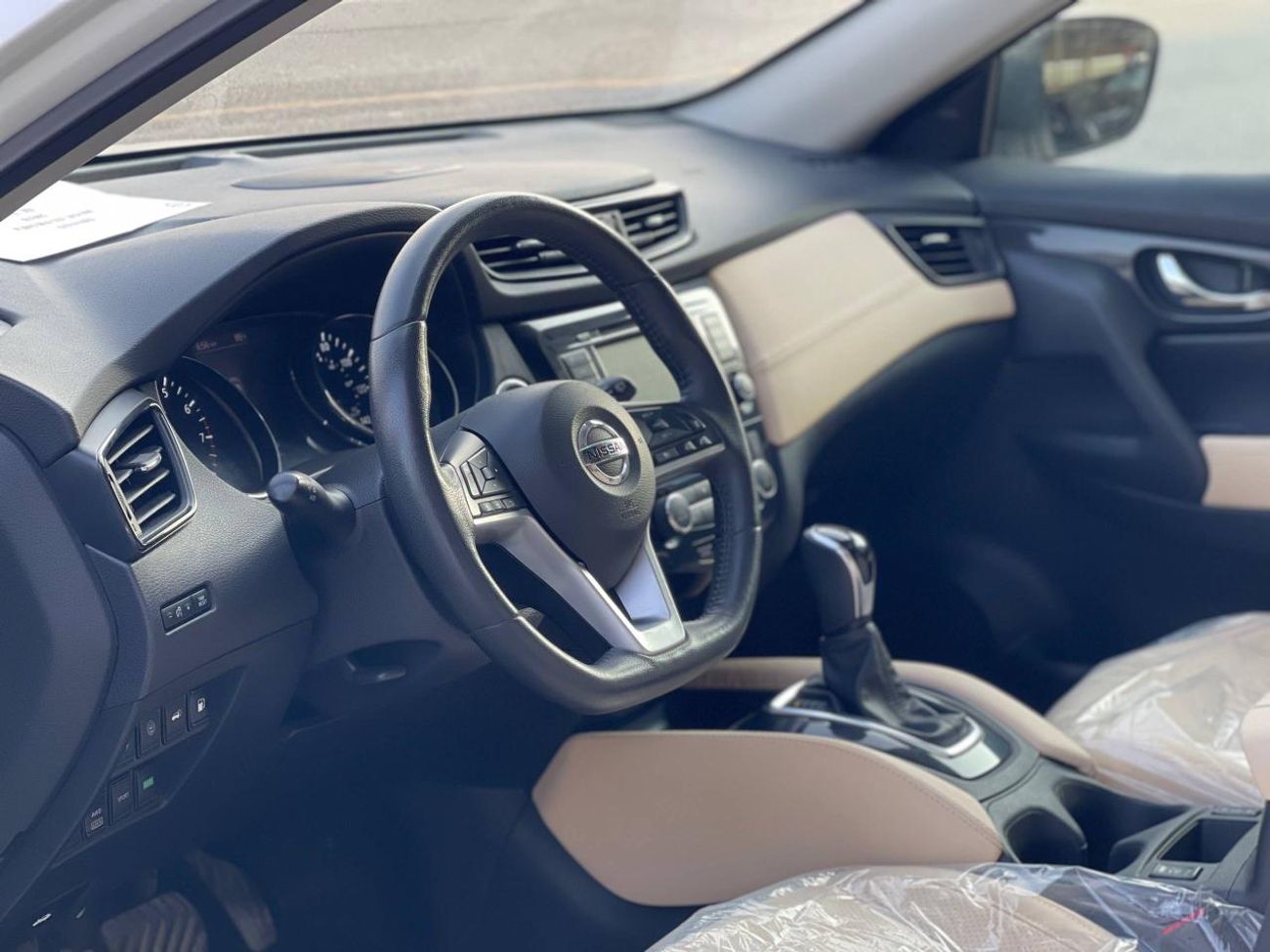 نيسان روج SL / AWD / 2.5 V4 / فتحة سقف بانورامية / كاميرا 360 درجة / رادار / نظام صوت BOSE