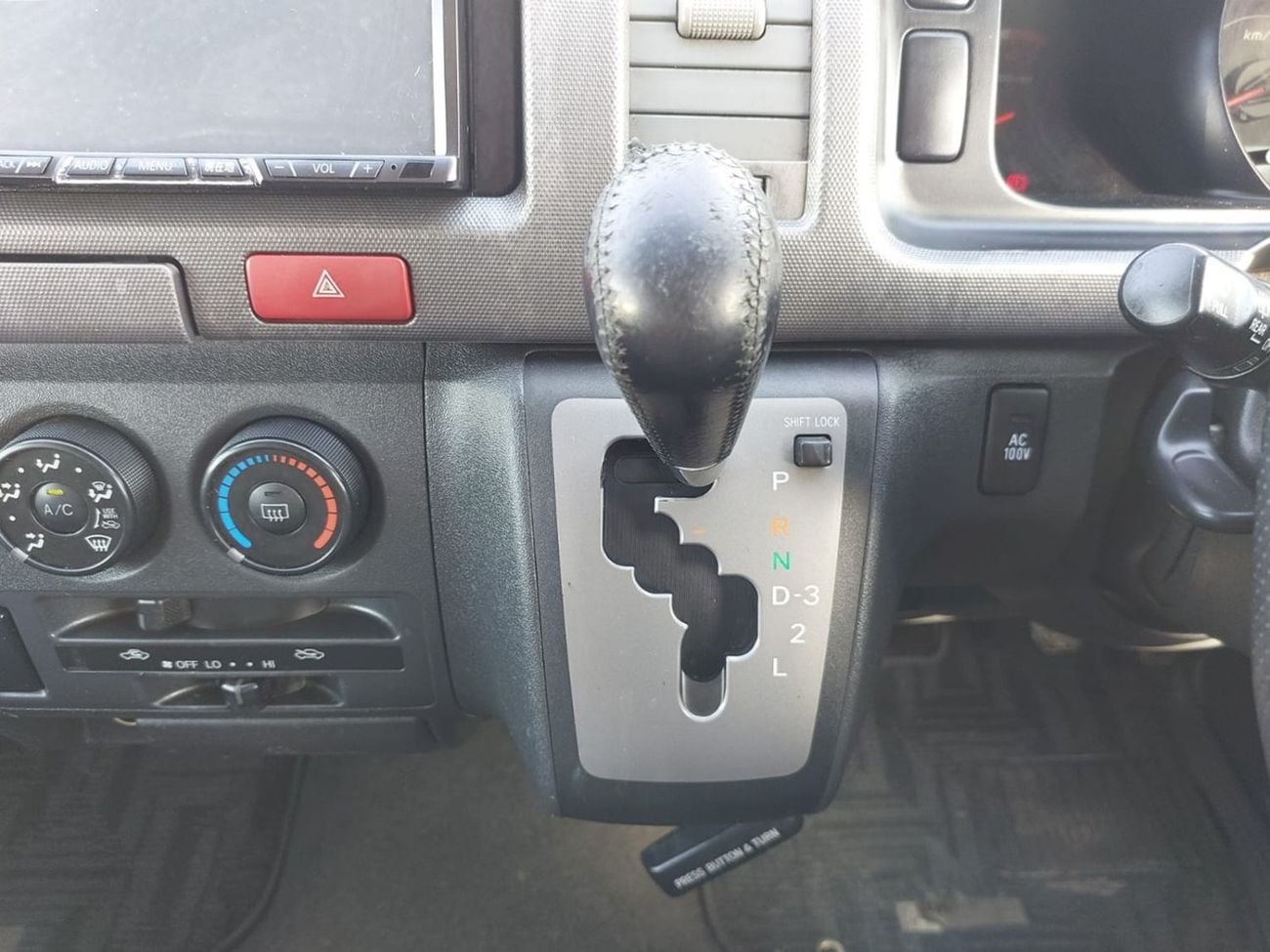 تويوتا هاياس TOYOTA HIACE VAN RHD 2007 MODEL 2.0 L PETROL AUTOMATIC(PM52918)