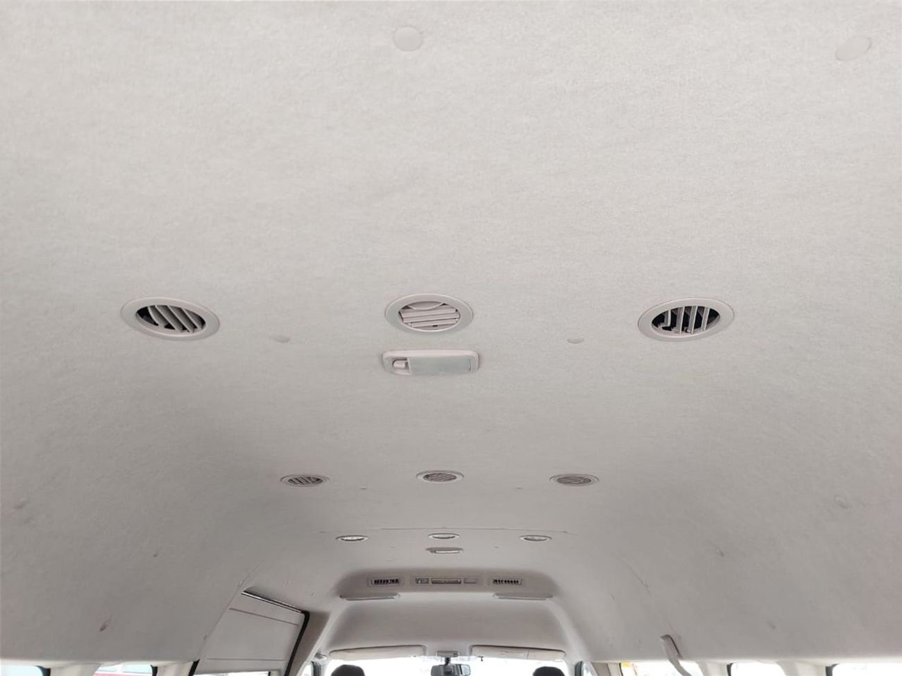 Toyota Hiace TOYOTA HIACE COMMUTER VAN RHD 2017 MODEL 3.0 L DIESEL AUTOMATIC(PM33188)