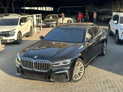 BMW 750Li xDrive 4.4L (530 HP)