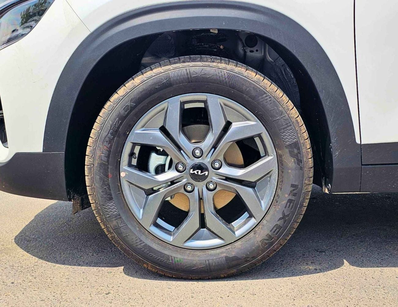 Kia Seltos CVT LUXURY/ DUAL TONE WITH BLACK ROOF / PANORAMIC ROOF/ 1.5L V4 PETROL CHINES SPECS (CODE#KSLL)