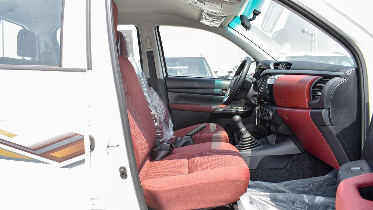 Toyota Hilux 2.7L M/T. RWD
