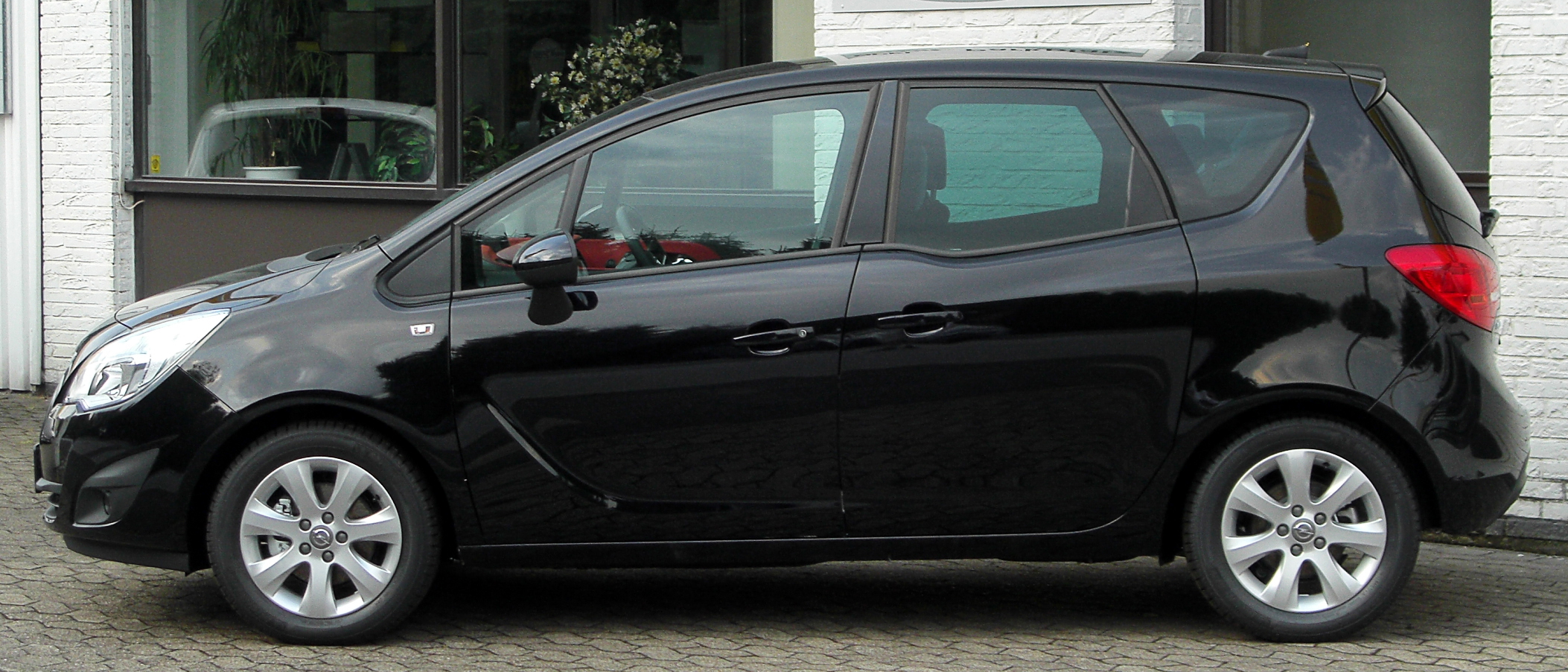 Opel Meriva exterior - Side Profile