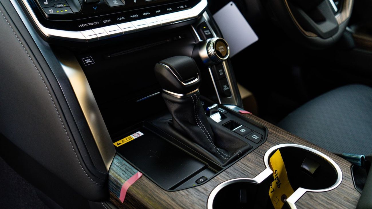 تويوتا لاند كروزر VXR  | كاملة المواصفات | مقود يمين | 3.3 L | V6 | أوتوماتيك | ديزل