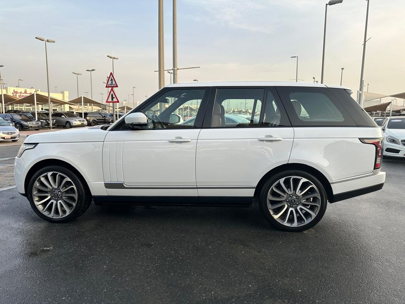 Land Rover Range Rover Range Rover SE_GCC_2015_Excellent Condition _Full option
