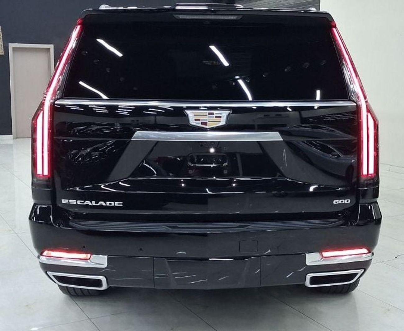 كاديلاك إسكالاد Premium Luxury Platinum 6.2L 4WD