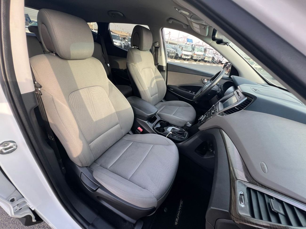 هيونداي سانتا في 2018 Hyundai Santa Fe Sport 2.4L - V4 - REAR CAM - BIG SCREEN - PUSH START - AUTO TRUNK -