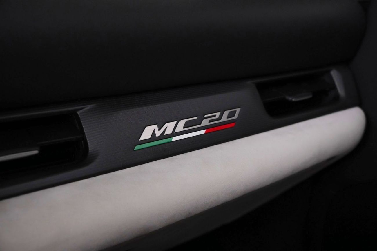 مازيراتي MC20 تشيلو 2023 Maserati MC20 Cielo Spyder / Carbon Body / Japanese Spec