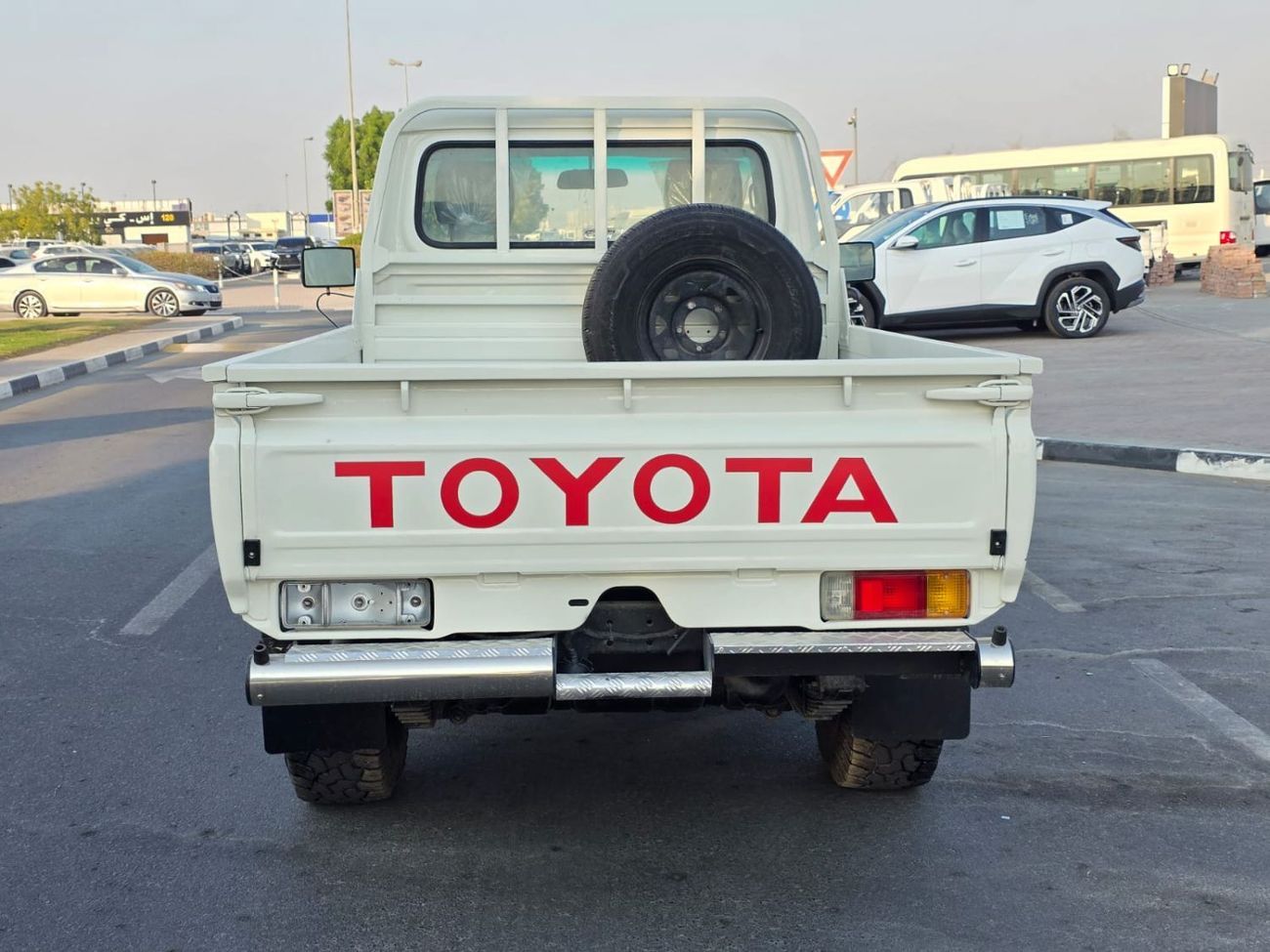 تويوتا لاند كروزر بيك آب diesel 4.5 liter ,right hand drive ,only for export available