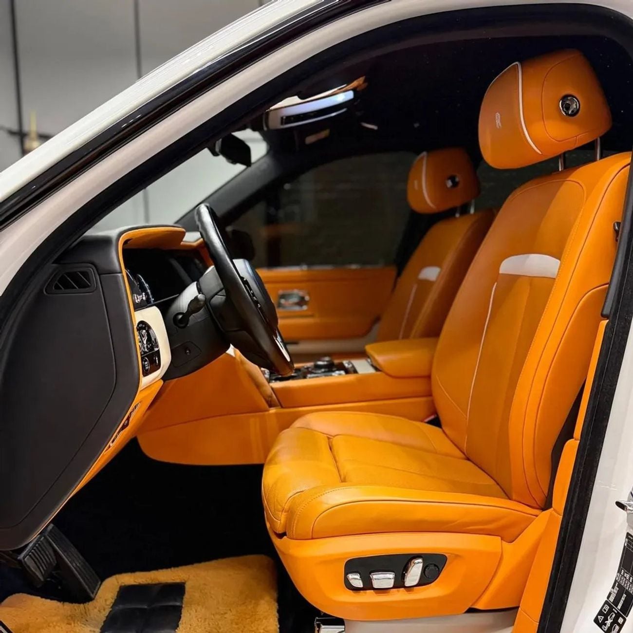 Rolls Royce Cullinan Silver Badge Rolls-Royce Cullinan 2022 Silver Badge with 2026 Facelift GCC specs