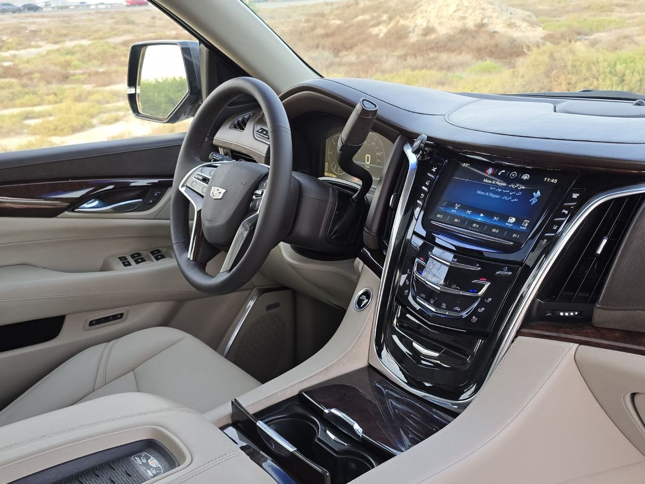 Cadillac Escalade Premium 6.2L CADILLAC ESCALADE 2015 GCC FULL OPITION // PERFECT CONDITION