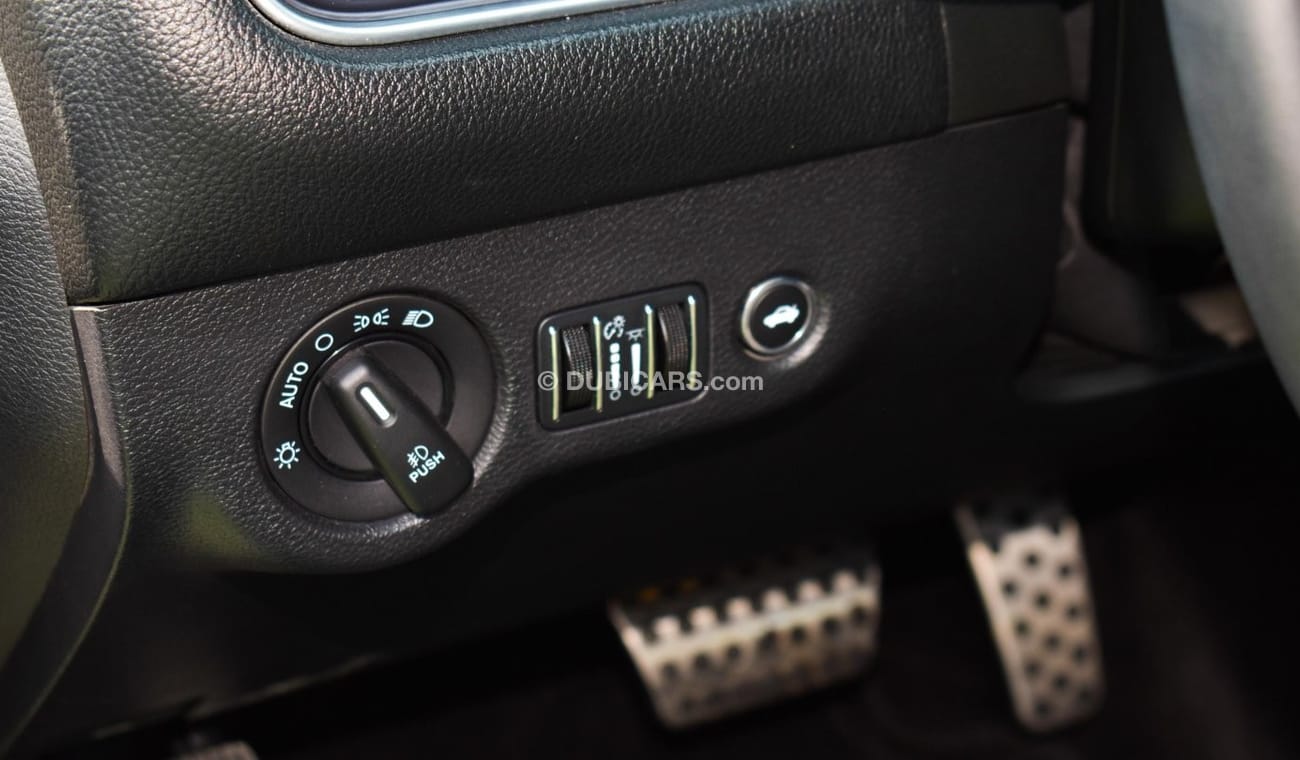 Dodge Challenger SRT 6.4L V8