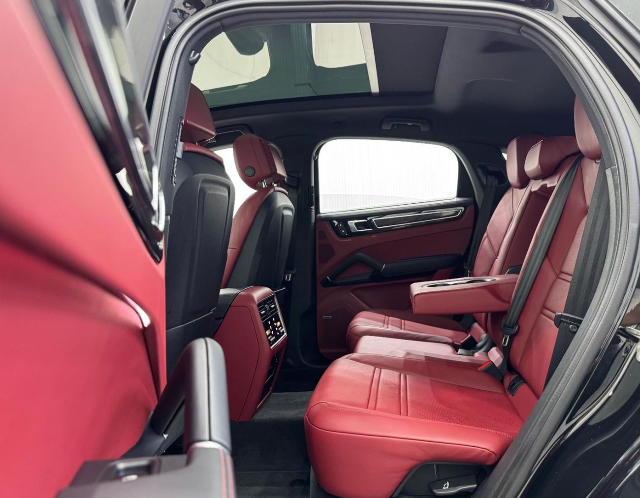 بورش كايان Base Coupe 2023 Porsche Cayenne Coupe, Nov 2025 Porsche Warranty, Full Options, Low Kms, GCC