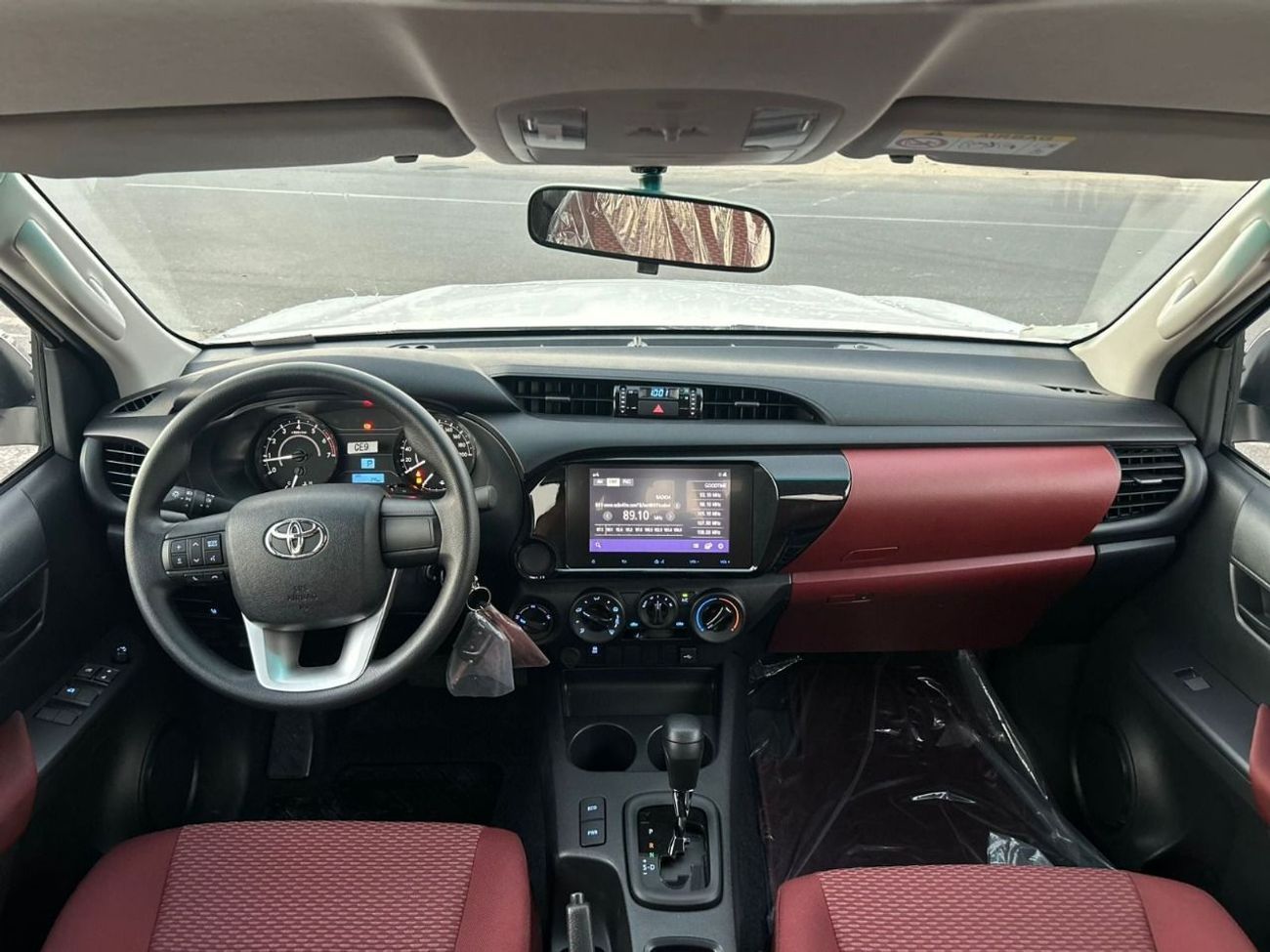 Toyota Hilux DLX BASIC 2.7 PETROL