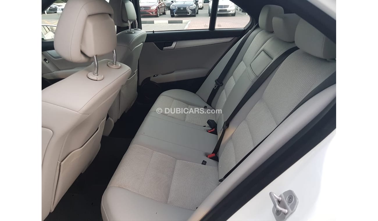 مرسيدس بنز C 200 مرسيدس C200 موديل 2013 خليجي السياره حاله وكاله من الداخل والخارج  فل اوبشن بانوراما فتحه وجلد وكامي