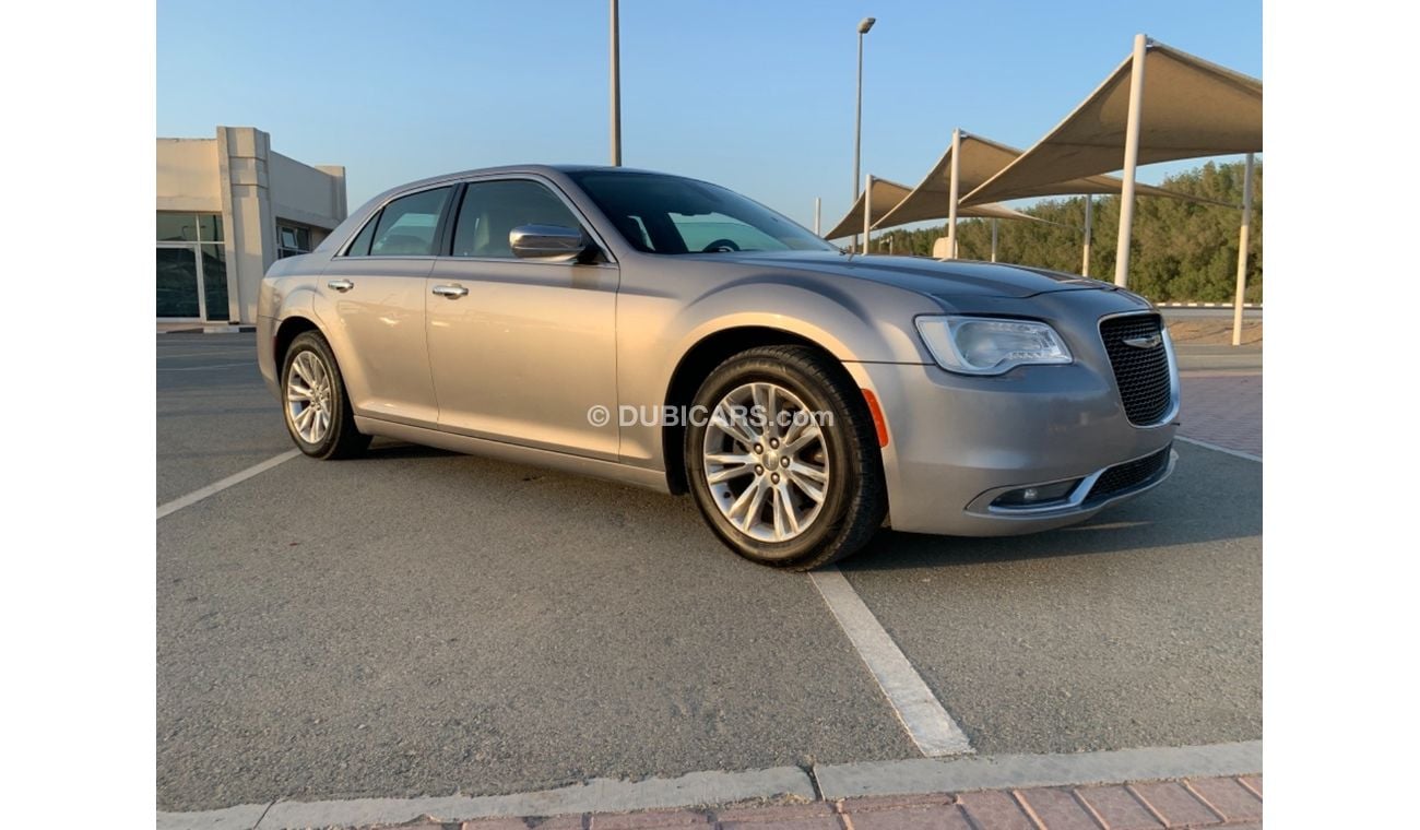 كرايسلر 300C CHRYSLER 300 Model 2016 very celen car.     Price 33,000 km 178,864  phone no 00971555363332   كرايس