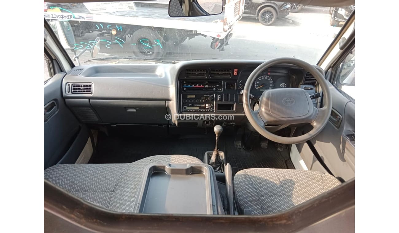 Toyota Hiace TOYOTA HIACE VAN RIGHT HAND DRIVE (PM1654)