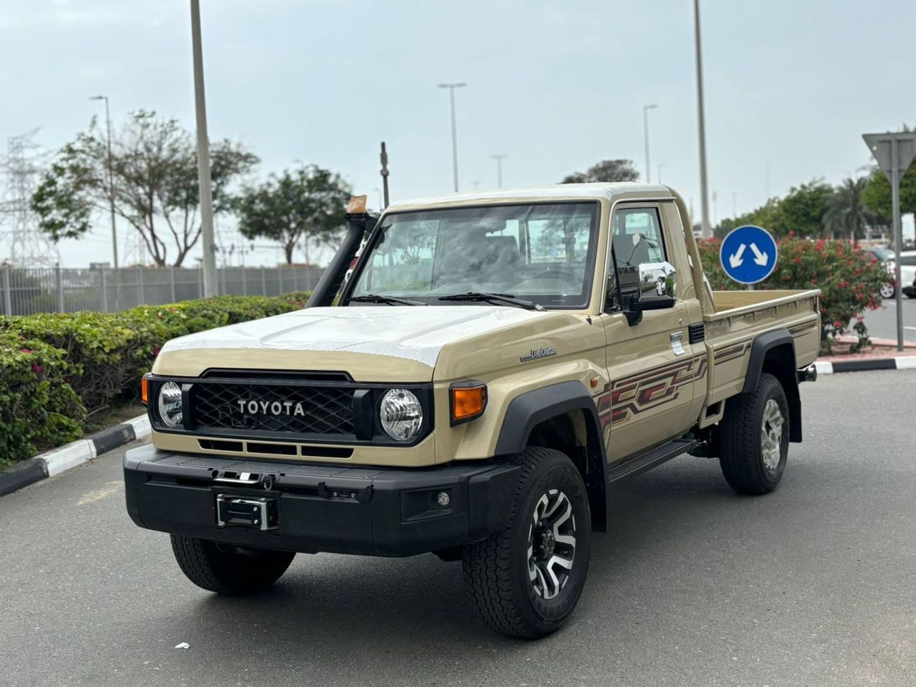 Toyota Land Cruiser Pick Up ECT0027 - TLC79 SCab Pick Up - 2.8L Diesel Auto Beige