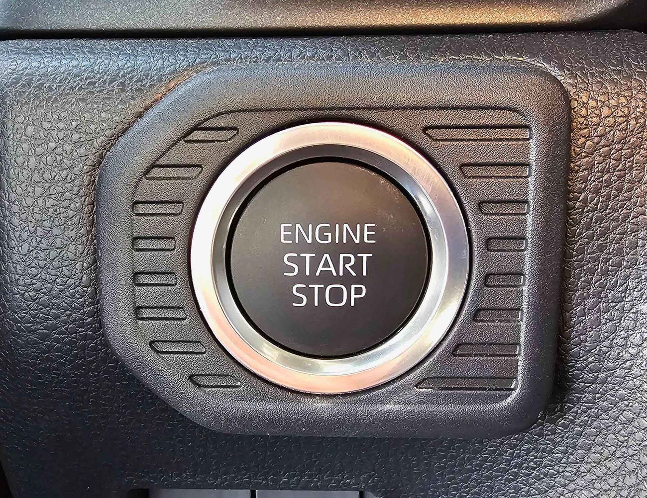 تويوتا برادو URBAN-E EURO 4 | 2.8L V4 DIESEL | DVD + CAMERA | AUTO A/C | 4WD (CODE # URBAN-E)