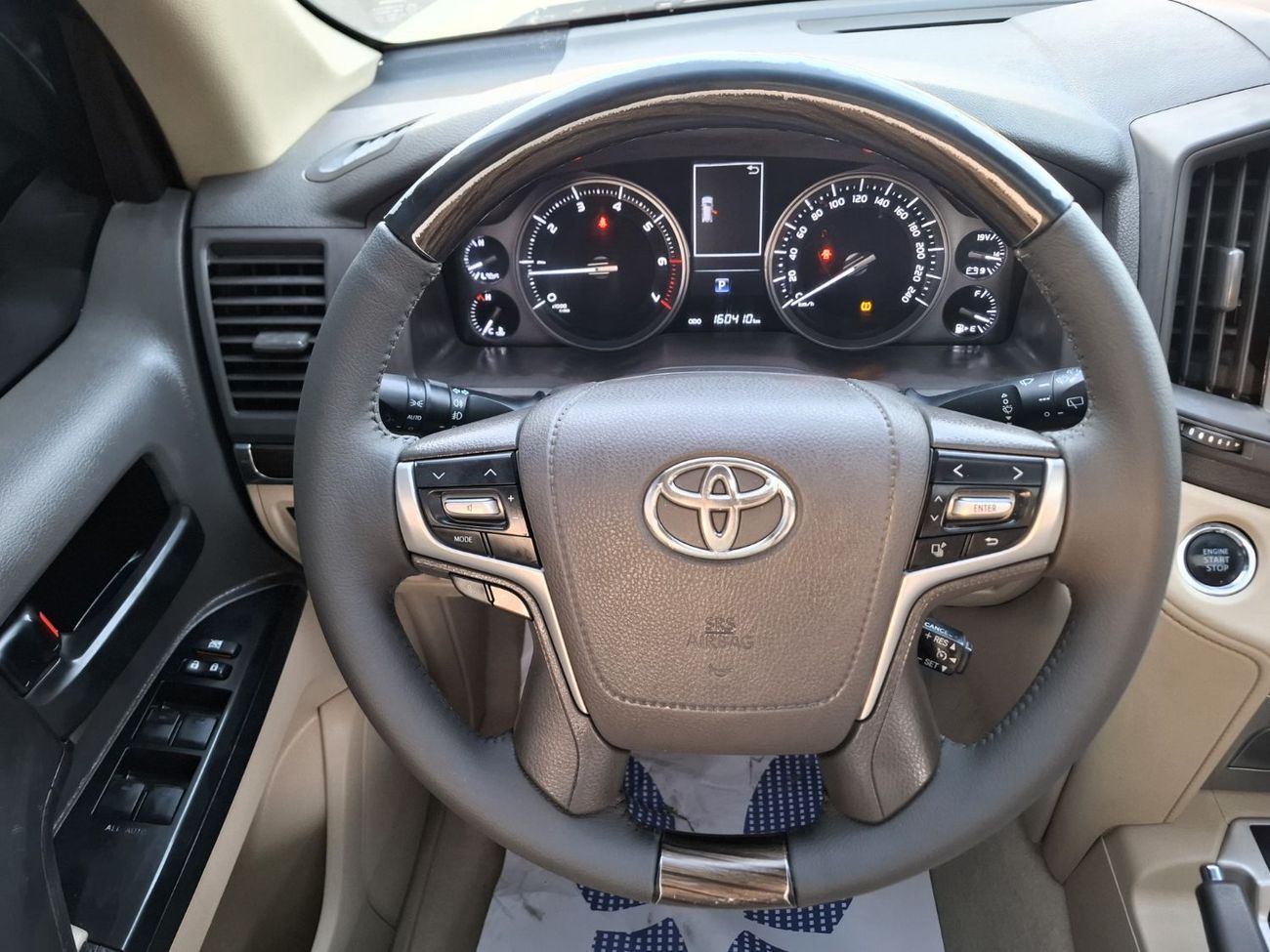 Toyota Land Cruiser GXR 4.0L (271 HP) 4WD Toyota Landcruiser GXR 4.0L 2019 White Petrol Original (Export Only)