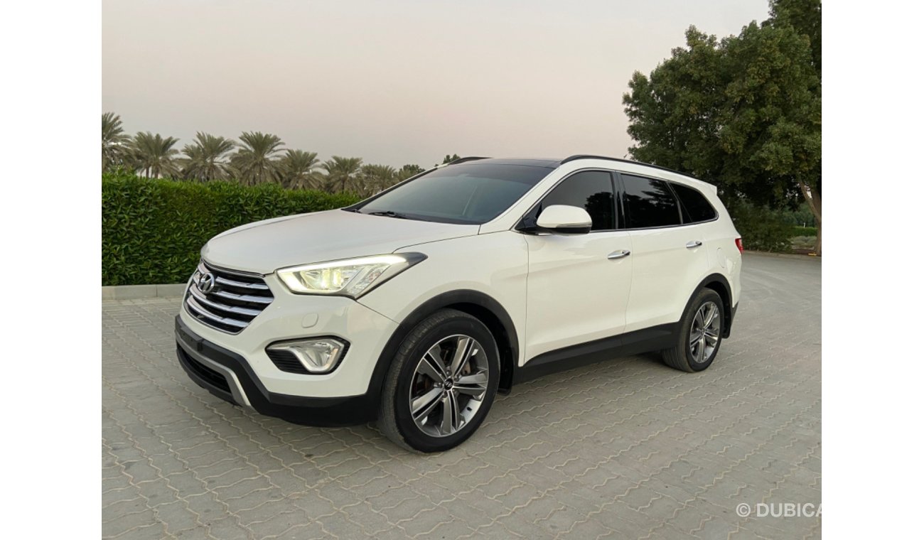 Hyundai Santa Fe 2015 3,5 fUll GCCvery good car km 165,831 AED 43,000