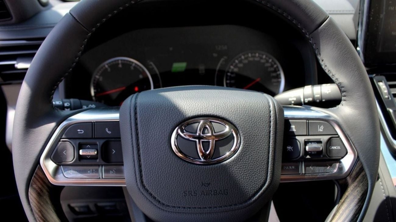 Toyota Land Cruiser TOYOTA LC300 3.5L VXR (Export Only)