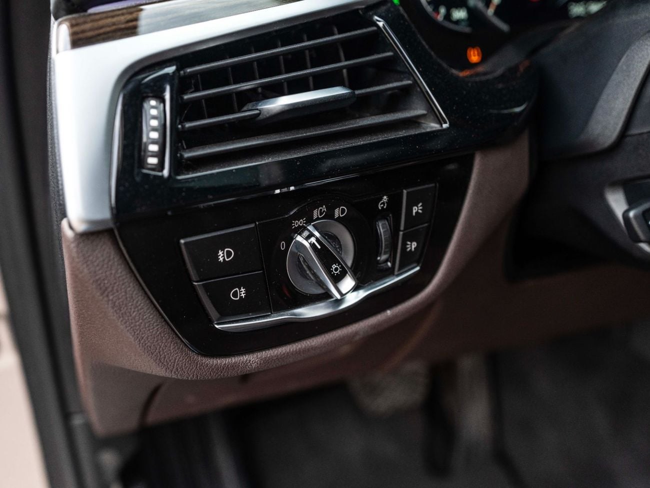 بي أم دبليو 530i M Sport 2.0L