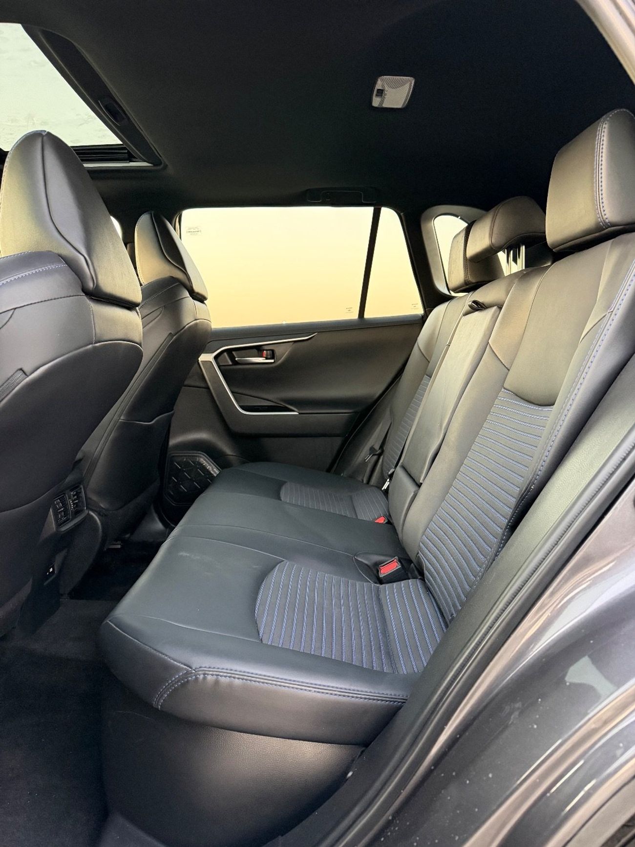 تويوتا راف ٤ 2021 TOYOTA RAV4 XSE HYBRID AWD FULL OPTIONS IMPORTED FROM USA