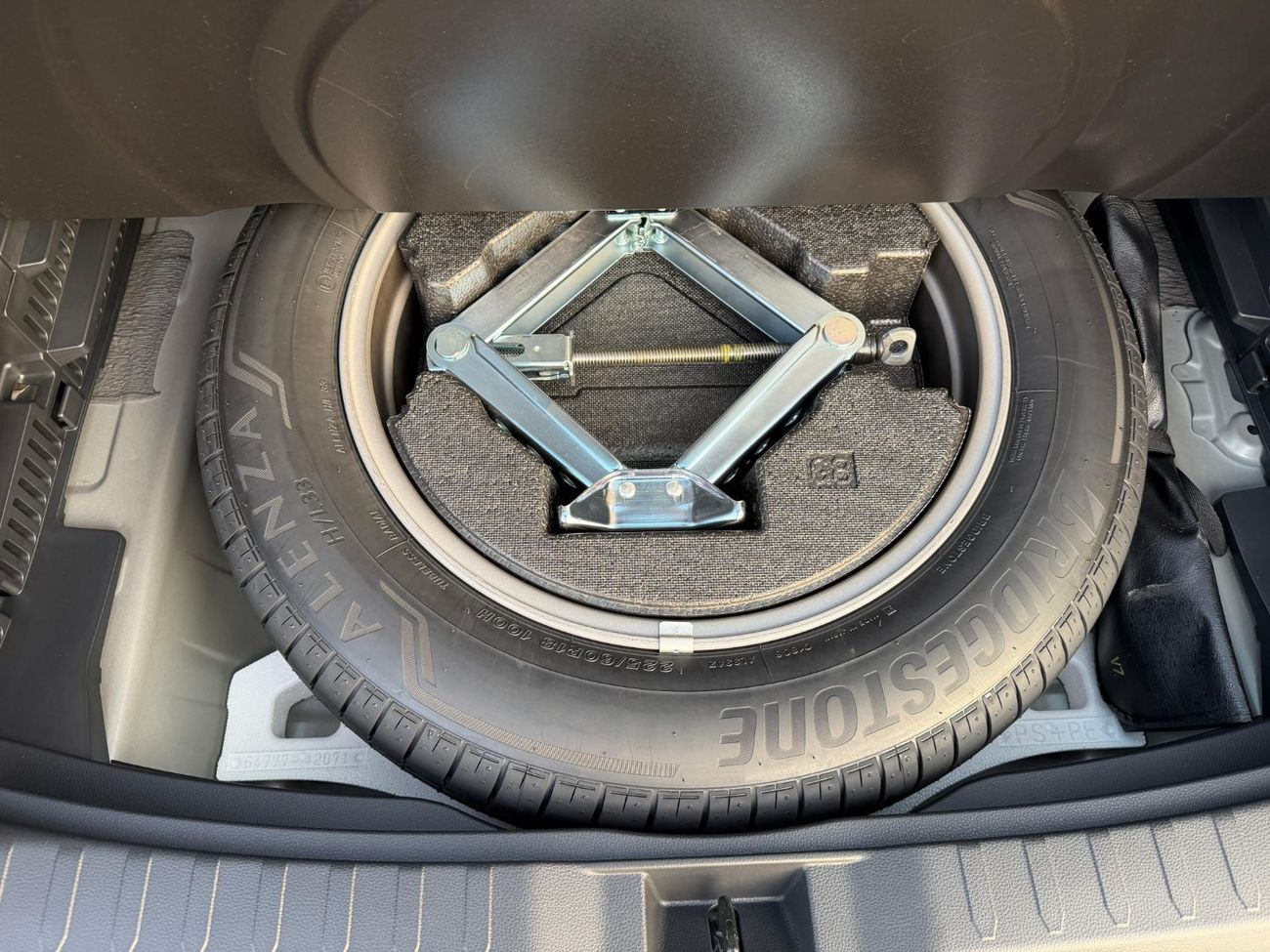 Toyota RAV4 2.5L HEV XLE G AUTOMATIC TRANSMISSION ( FOR RE-EXPORT ONLY )