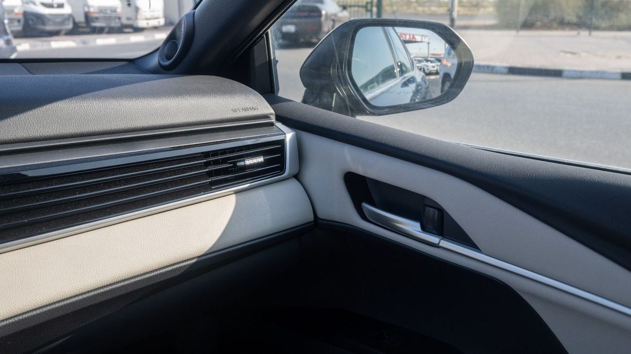 Toyota Camry limited 2.5L Hybrid