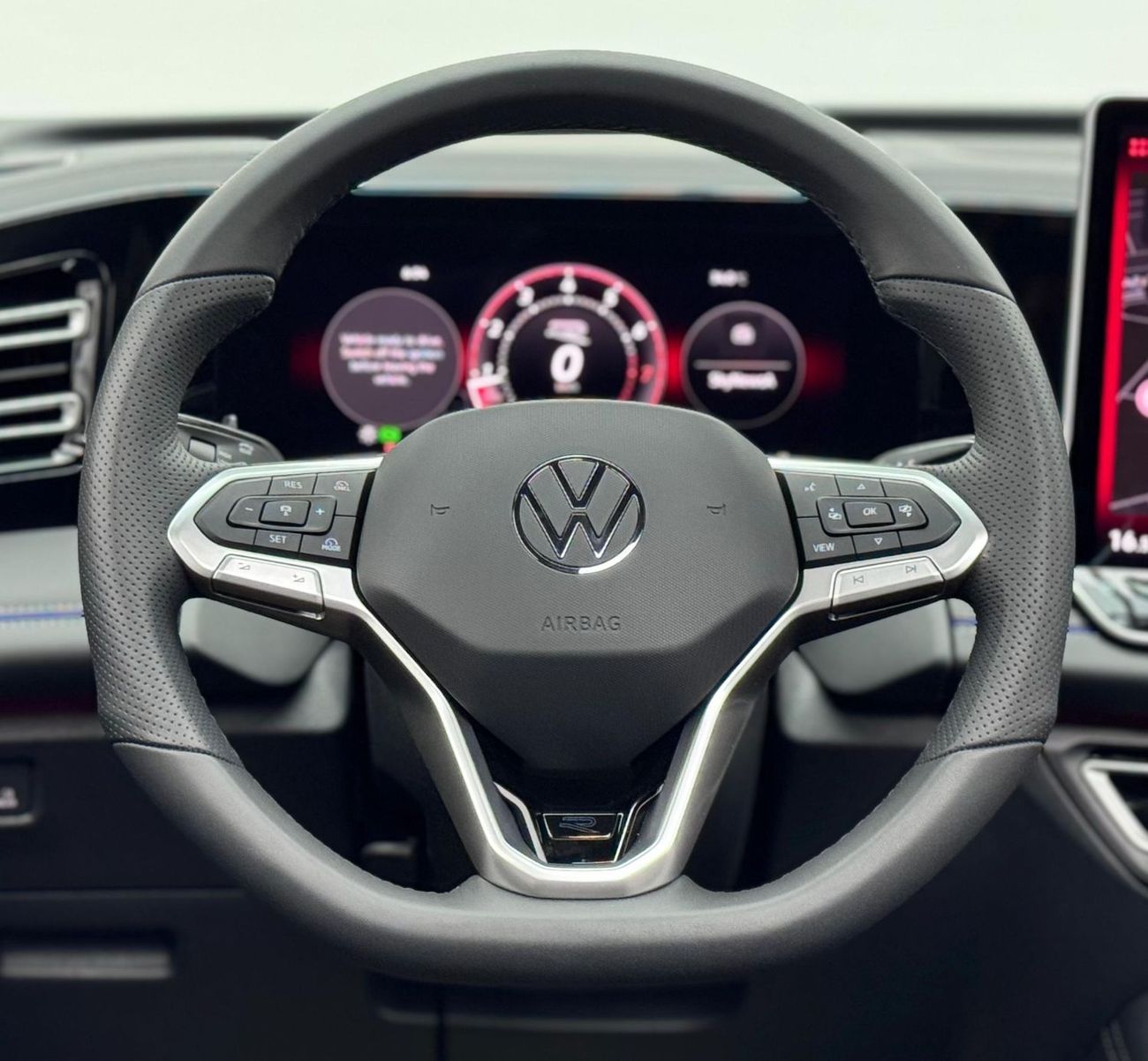 Volkswagen Tiguan Trend 1.4L 2025 Volkswagen Tiguan R-Line 1.4 TSI, 2028 Agency Warranty & Service, Agency FSH, GCC