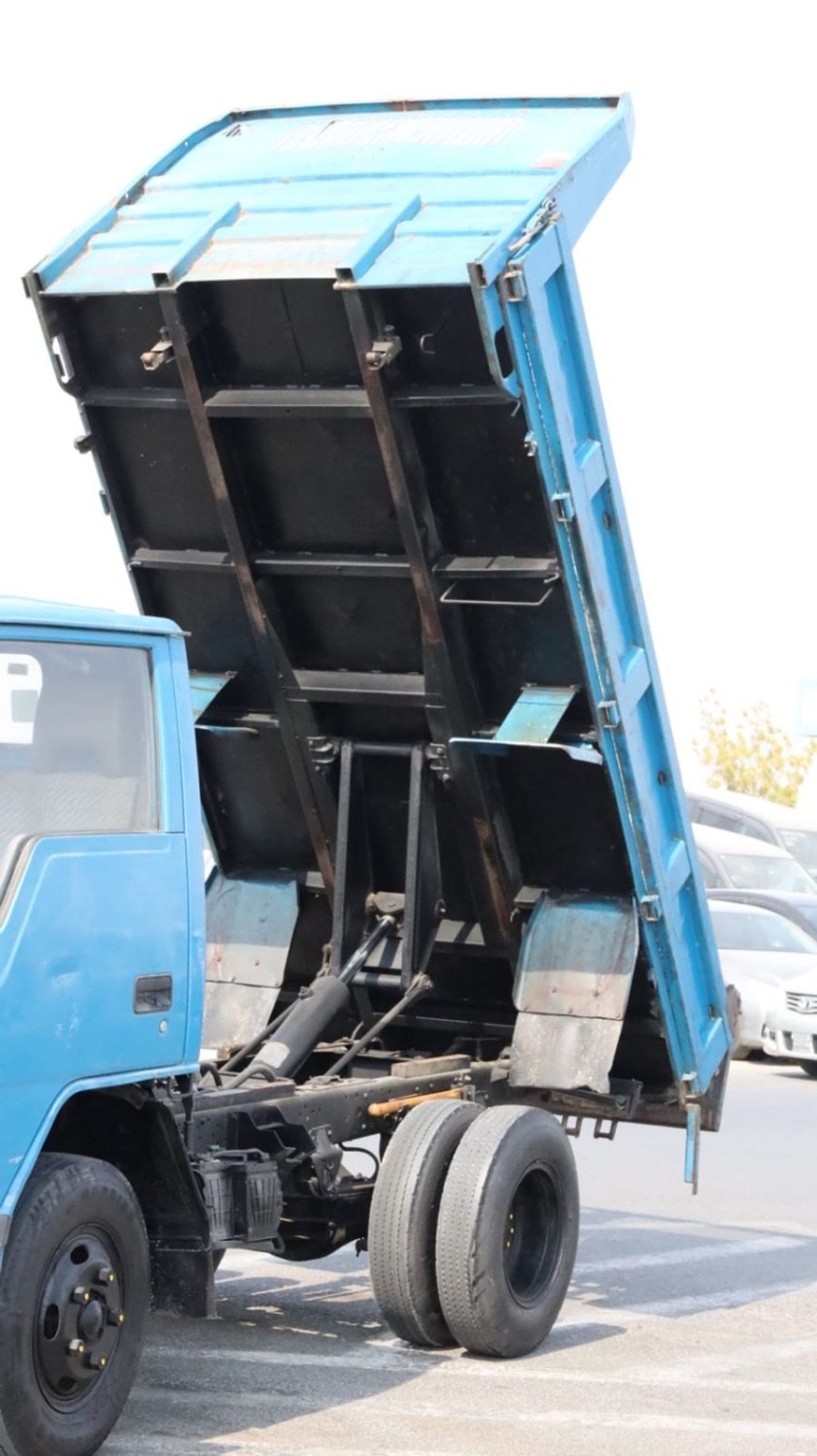 ميتسوبيشي كانتر فان 