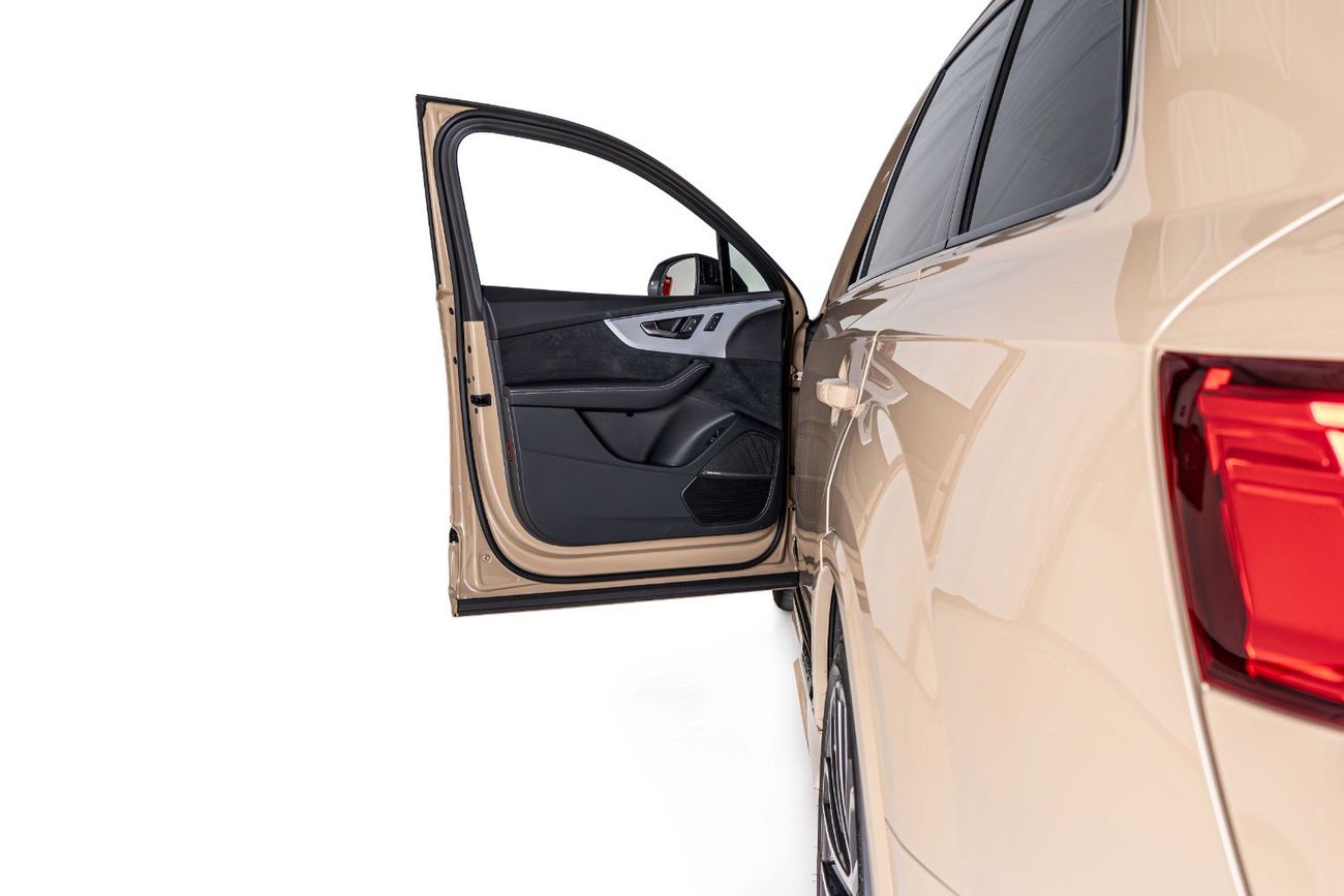 Audi SQ7 Sport Package -Al Nabooda Warranty- Special Sakhir Gold Metallic Color