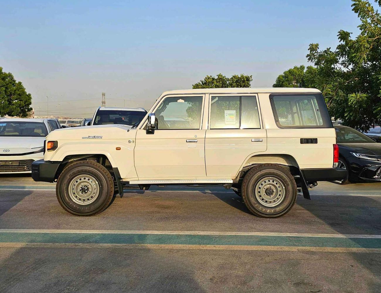 Toyota Land Cruiser 70 LC76 | M/T | 2.8L V4 DIESEL | DVD+CAMERA | SNORKEL | PWR WINDOWS & LOCKS (CODE # DSL-E)