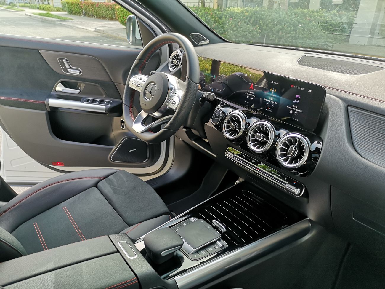 مرسيدس بنز EQA 350 Premium Plus