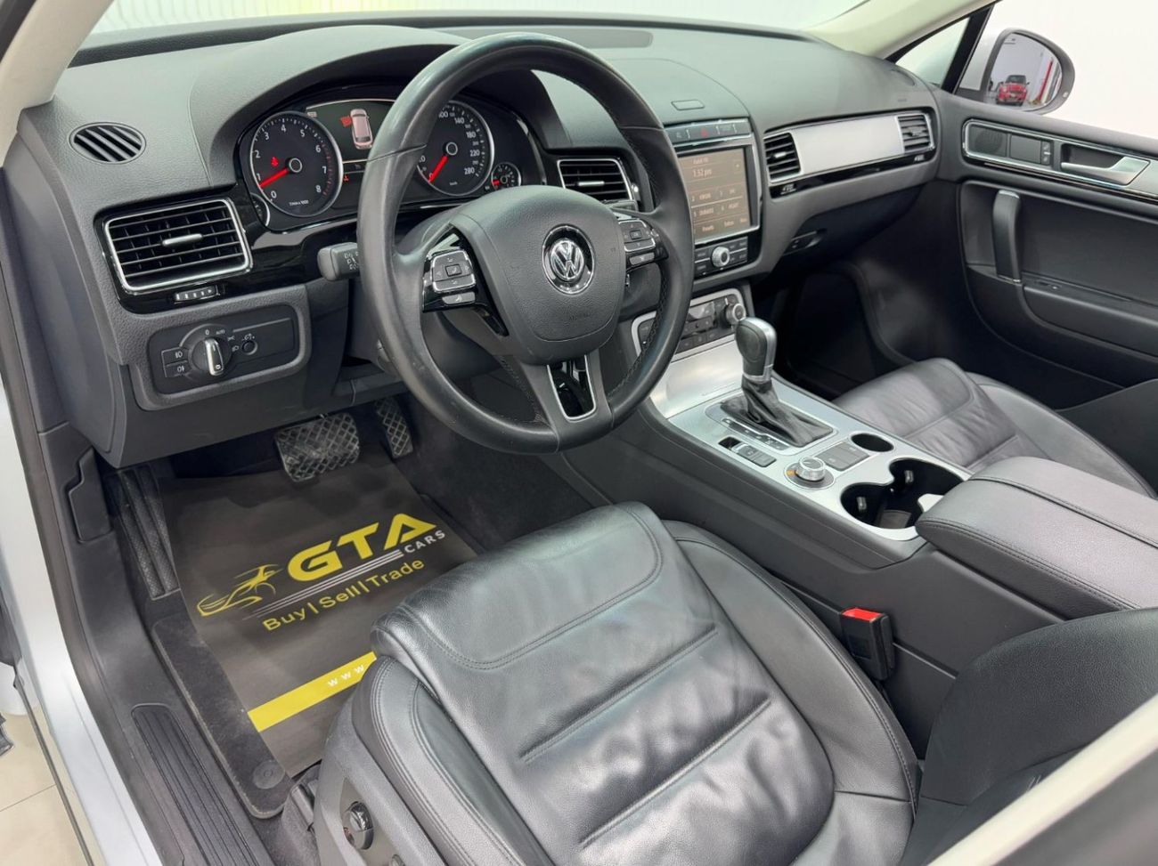 Volkswagen Touareg R-Line 3.0L 4WD 2018 Volkswagen Touareg R-Line, Warranty, Full Service History, Excellent Condition,