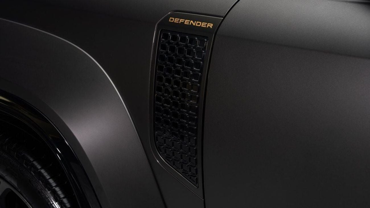 لاند روفر ديفندر OCTA - 2025 - Under Warranty