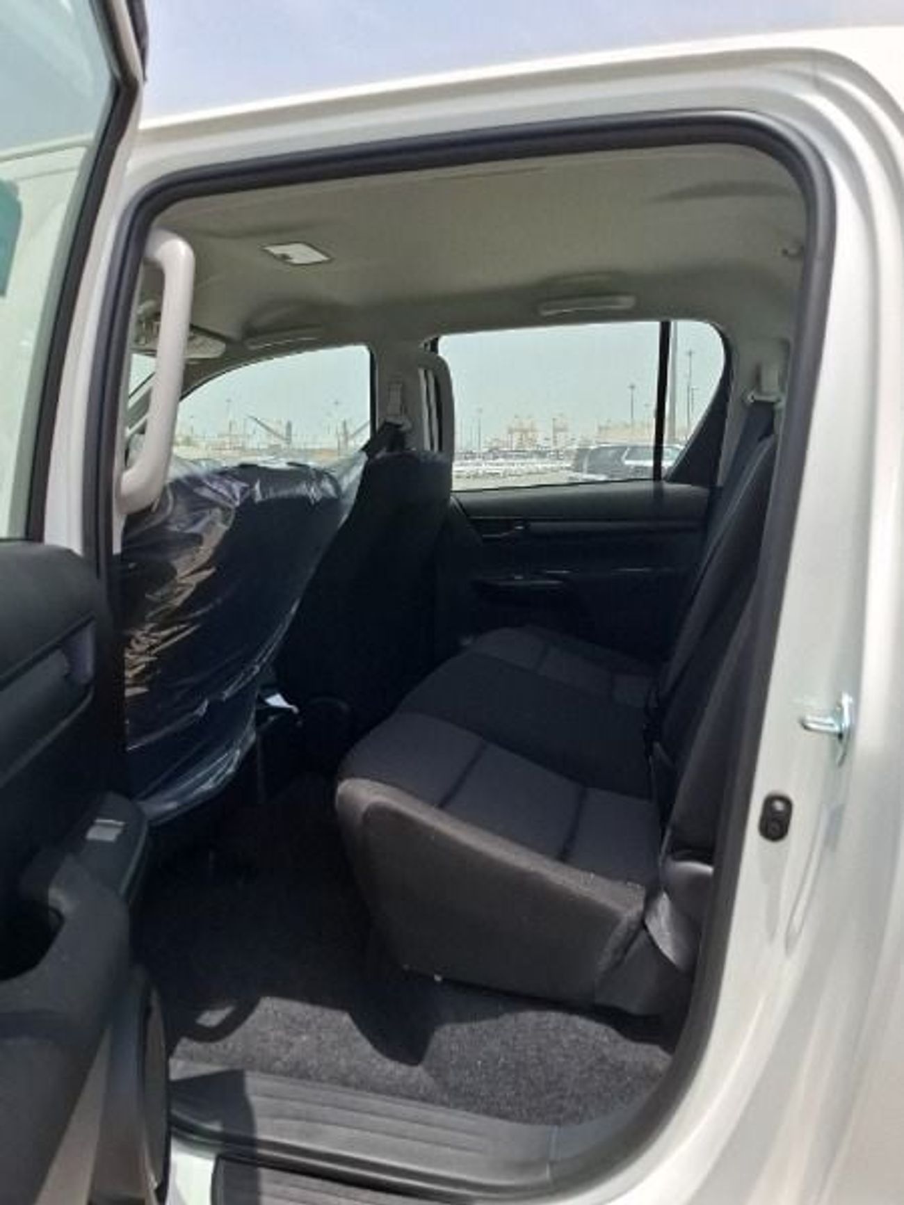 تويوتا هيلوكس Toyota Hilux Double Cab Narrow Body Manual 2.4L Diesel
