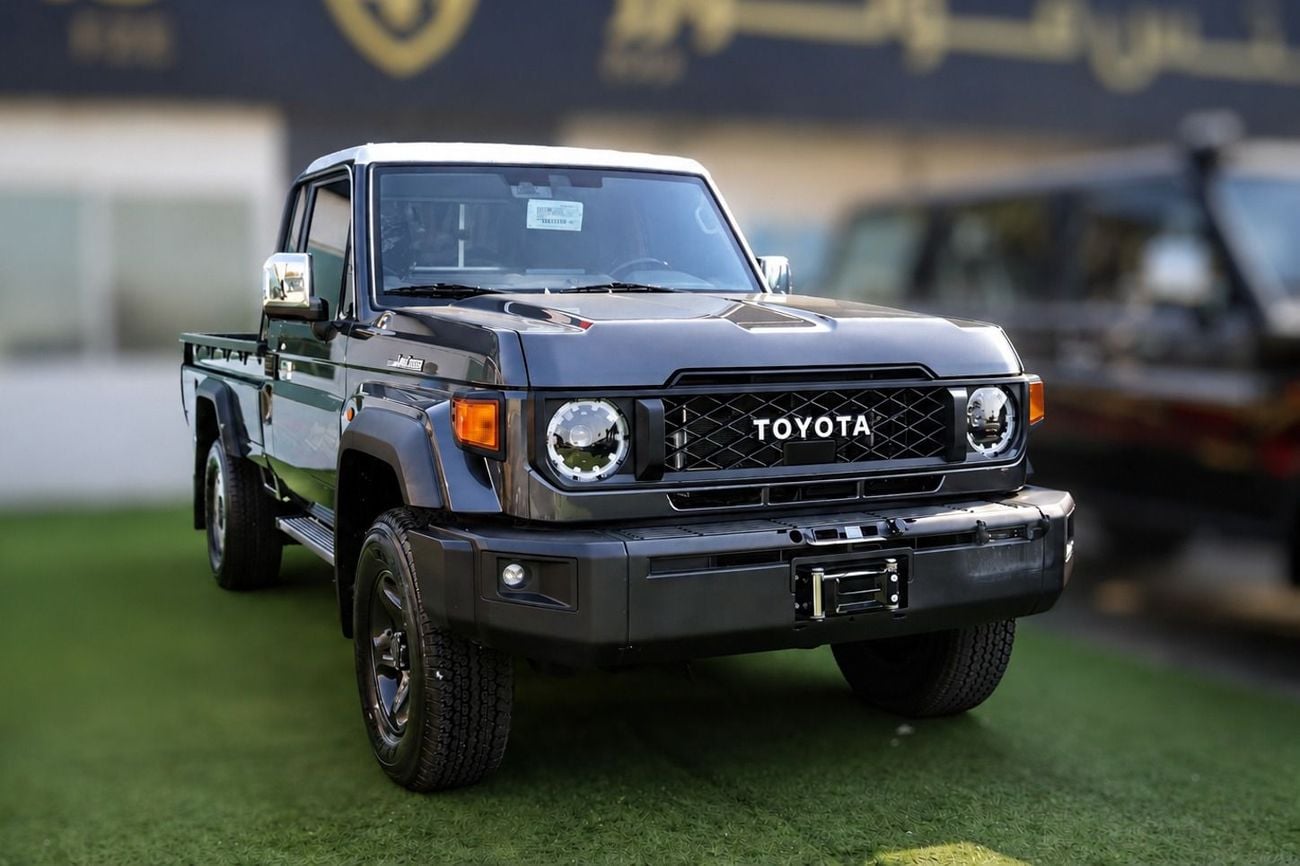 تويوتا لاند كروزر بيك آب LC79 2.8 DIESEL MANUAL بابان