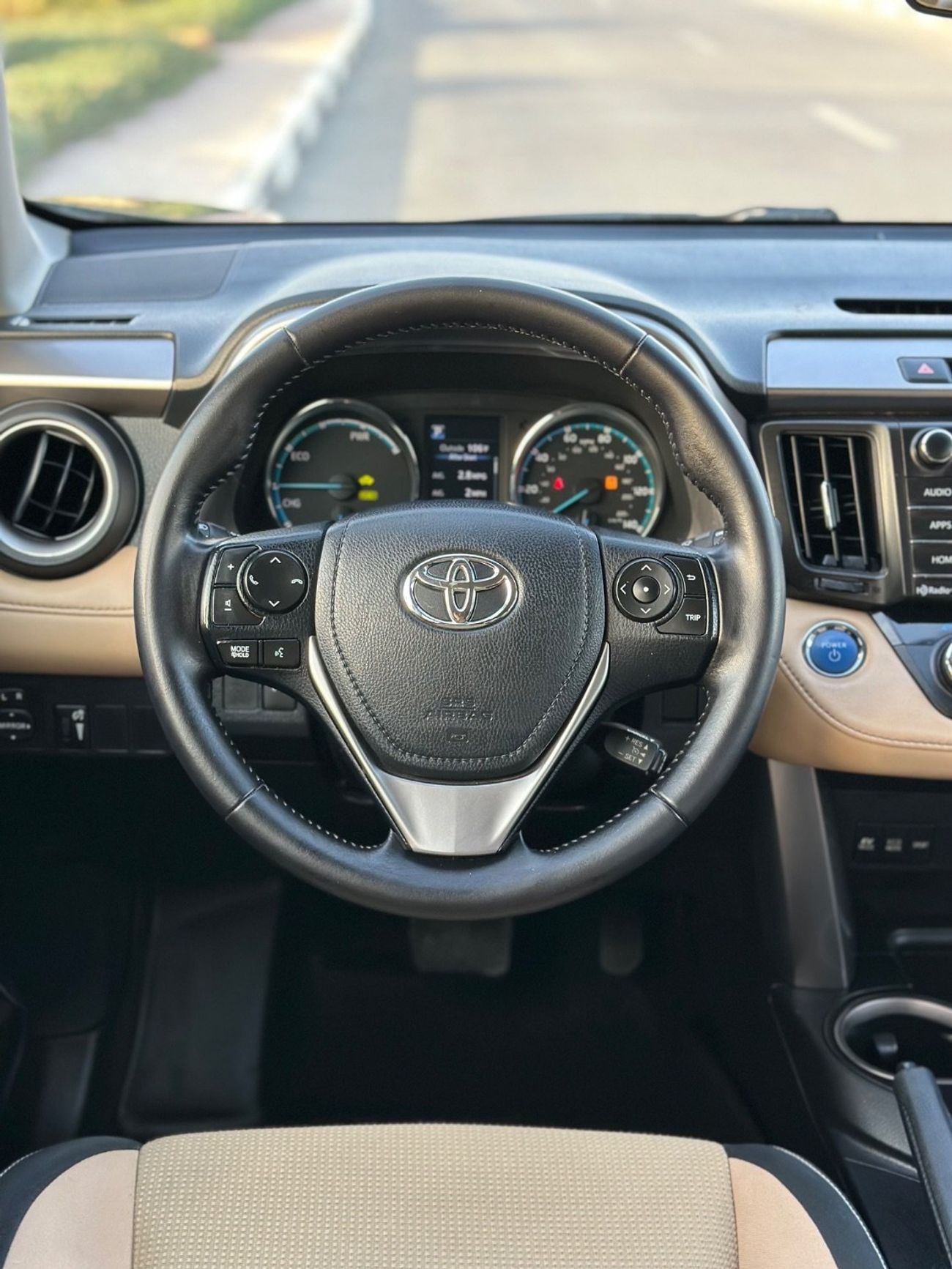 Toyota RAV4 Hybrid XLE Sunroof, push start full option